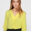 Blusa Con Escote De Pico 'JDY' - AMARILLO -Zalaris Tienda blusa con escote de pico jdy amarillo zq392 4 frb1