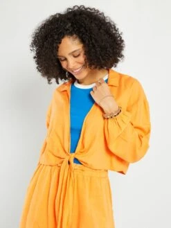 Blusa Cropped Con Cuello De Pico - SIMULACRO DE NARANJA