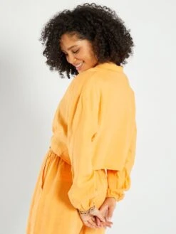 Blusa Cropped Con Cuello De Pico - SIMULACRO DE NARANJA -Zalaris Tienda blusa cropped con cuello de pico simulacro de naranja zs485 2 frb3