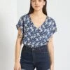 Blusa De Flores 'JDY' - AZUL -Zalaris Tienda blusa de flores jdy azul zb016 2 frb1