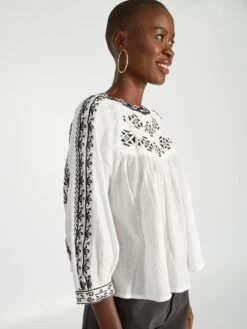 Blusa De Manga Abombada Con Bordado Negro - AS CRUDO -Zalaris Tienda blusa de manga abombada con bordado negro as crudo axn28 1 frb5