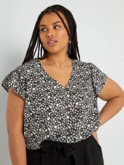Blusa Estampada Con Cuello De Pico - NEGRO