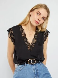 Blusa Satinada Con Encaje - Negro