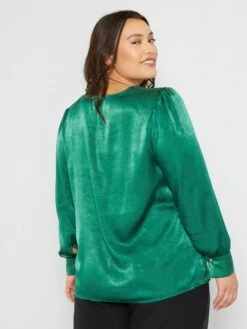 Blusa Satinada Escote De Pico - VERDE -Zalaris Tienda blusa satinada escote de pico verde ajf42 1 frb5