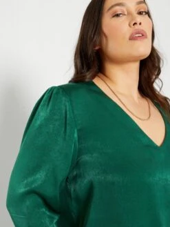 Blusa Satinada Escote De Pico - VERDE -Zalaris Tienda blusa satinada escote de pico verde ajf42 1 frb6