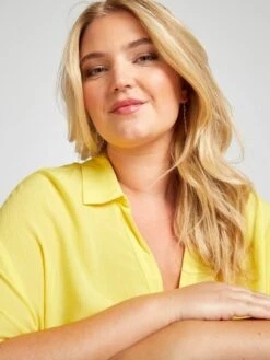 Blusa Vaporosa Con Cuello De Pico - Amarillo -Zalaris Tienda blusa vaporosa con cuello de pico amarillo ajl22 1 frb6
