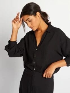 Blusa Vaporosa Con Cuello De Pico - Negro