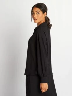 Blusa Vaporosa Con Cuello De Pico - Negro -Zalaris Tienda blusa vaporosa con cuello de pico negro ast35 3 frb4