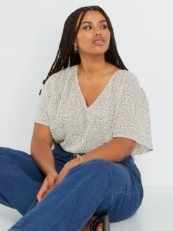 Blusa Vaporosa Con Escote De Pico - BLANCO