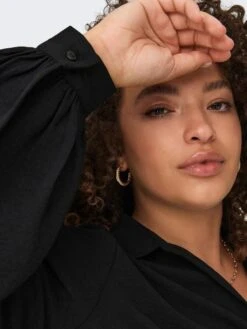 Camisa Con Escote De Pico 'Only Carmakoma' - Negro -Zalaris Tienda camisa con escote de pico only carmakoma negro amw84 2 frb4