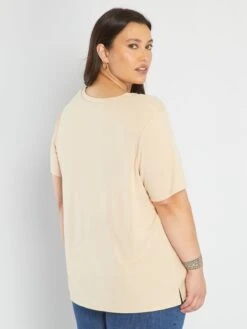 Camiseta Con Cuello De Pico De Tejido Suave - BEIS CAQUI -Zalaris Tienda camiseta con cuello de pico de tejido suave beis caqui agj24 4 frb3