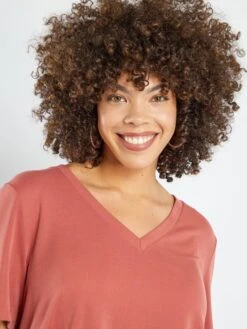 Camiseta Con Cuello De Pico De Tejido Suave - MARCHA ROJA -Zalaris Tienda camiseta con cuello de pico de tejido suave marcha roja agj24 2 frb4