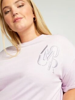 Camiseta Con Cuello Redondo Y Mensaje Bordado - AMORPURPLE -Zalaris Tienda camiseta con cuello redondo y mensaje bordado amorpurple awf48 1 frb4