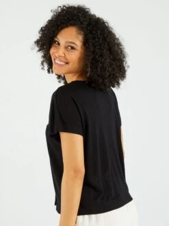 Camiseta Con Escote Abotonado - Negro -Zalaris Tienda camiseta con escote abotonado negro asm66 3 frb4