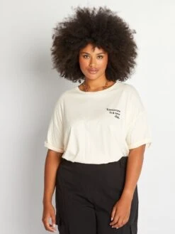 Camiseta Con Mensaje Bordado - COMO ESTÁN LAS COSAS