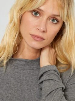 Camiseta De Canalé Con Cuello Chimenea - GRIS -Zalaris Tienda camiseta de canale con cuello chimenea gris zm138 2 frb3