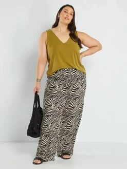 Camiseta De Tirantes Con Cuello De Pico - HIGO VERDE -Zalaris Tienda camiseta de tirantes con cuello de pico higo verde ahg75 2 frb2