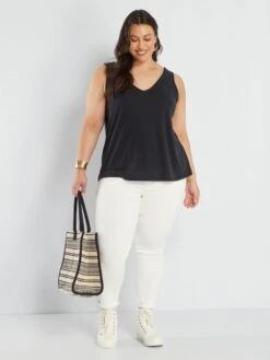 Camiseta De Tirantes Con Cuello De Pico - Negro -Zalaris Tienda camiseta de tirantes con cuello de pico negro ahg75 1 frb2