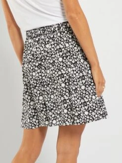 Falda Corta Vaporosa Con Estampado De Fantasía - NEGRO -Zalaris Tienda falda corta vaporosa con estampado de fantasia negro zm314 3 frb4