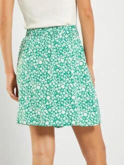 Falda Corta Vaporosa Con Estampado De Fantasía - VERDE -Zalaris Tienda falda corta vaporosa con estampado de fantasia verde zm314 5 frb4