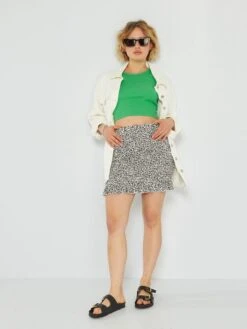 Falda Corta Volantes Y Motivos - WBLACKTACH