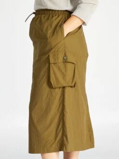 Falda Larga De Tela Parachute 'Only Carmakoma' - Verde Caqui -Zalaris Tienda falda larga de tela parachute only carmakoma verde caqui aud35 2 frb4