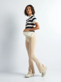 Pantalón Flare Bootcut Con Aberturas - BEIGE