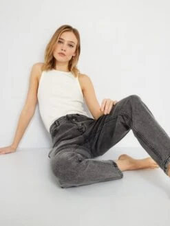 Pantalón Mom Con Talle Muy Alto - L28 - GRIS