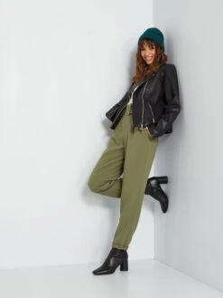 Pantalón Tapered Con Cinturón - KAKI