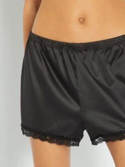 Short De Raso Con Encaje - Negro -Zalaris Tienda short de raso con encaje negro zs721 1 frb3