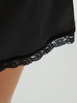 Short De Raso Con Encaje - Negro -Zalaris Tienda short de raso con encaje negro zs721 1 frb4