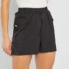 Short Satinado Con Bolsillos Con Solapa - NEGRO 1 Short Satinado Con Bolsillos Con Solapa - NEGRO -Zalaris Tienda short satinado con bolsillos con solapa negro anc44 1 frb1