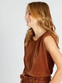 Top Plisado - GUACAMAYO MARRÓN