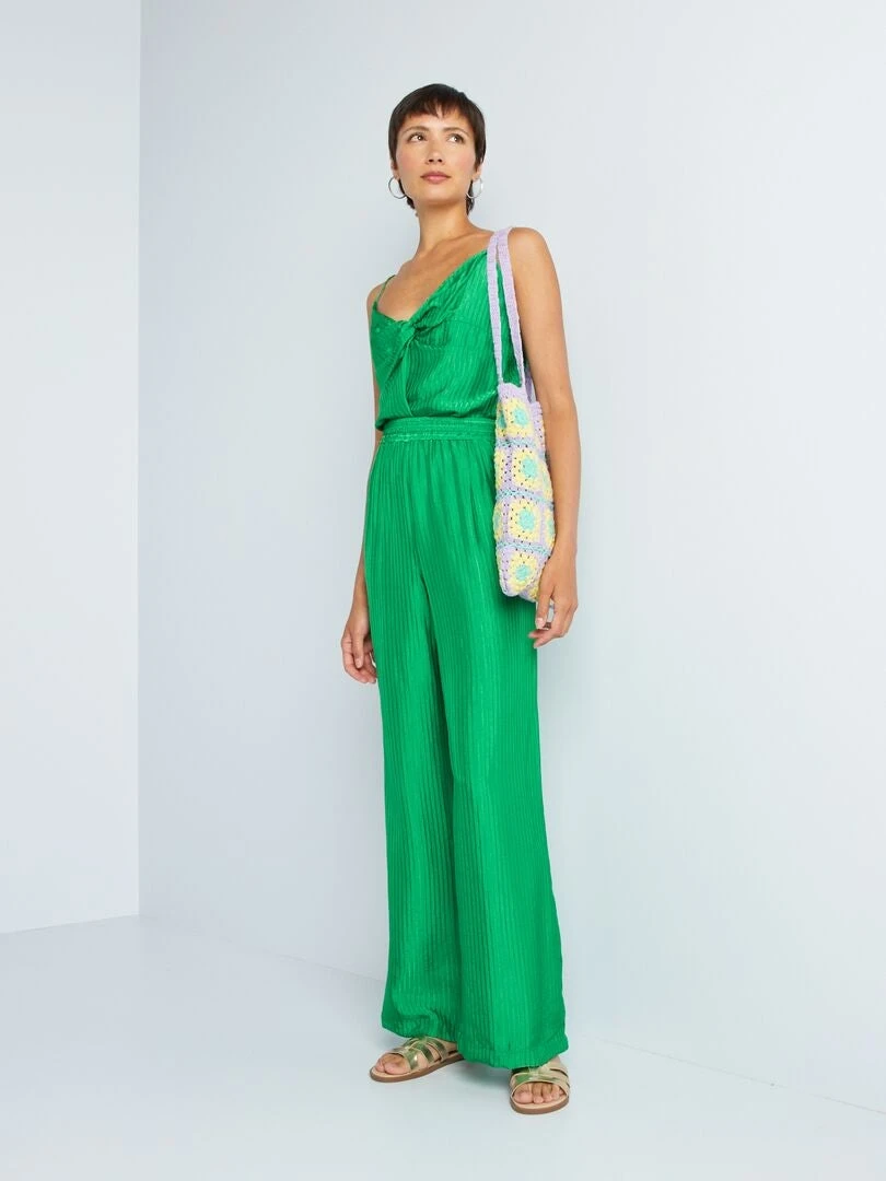 Top Satinado Con Cuello Torcido - Verde 4 Top Satinado Con Cuello Torcido - Verde - Imagen 2