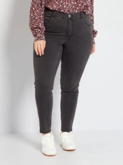 Vaquero Slim Elástico - 30L - NEGRO