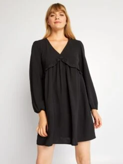 Vestido Corto Con Volante Texturizado - Negro