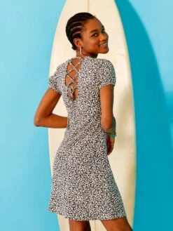 Vestido Corto De Flores - Negro