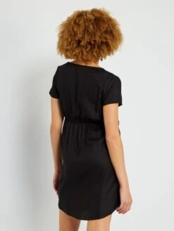 Vestido Corto Premamá Con Escote De Pico - Negro -Zalaris Tienda vestido corto premama con escote de pico negro zn930 1 frb3