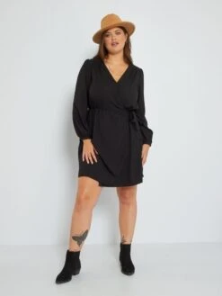 Vestido Corto Vaporoso Con Escote De Pico - Negro